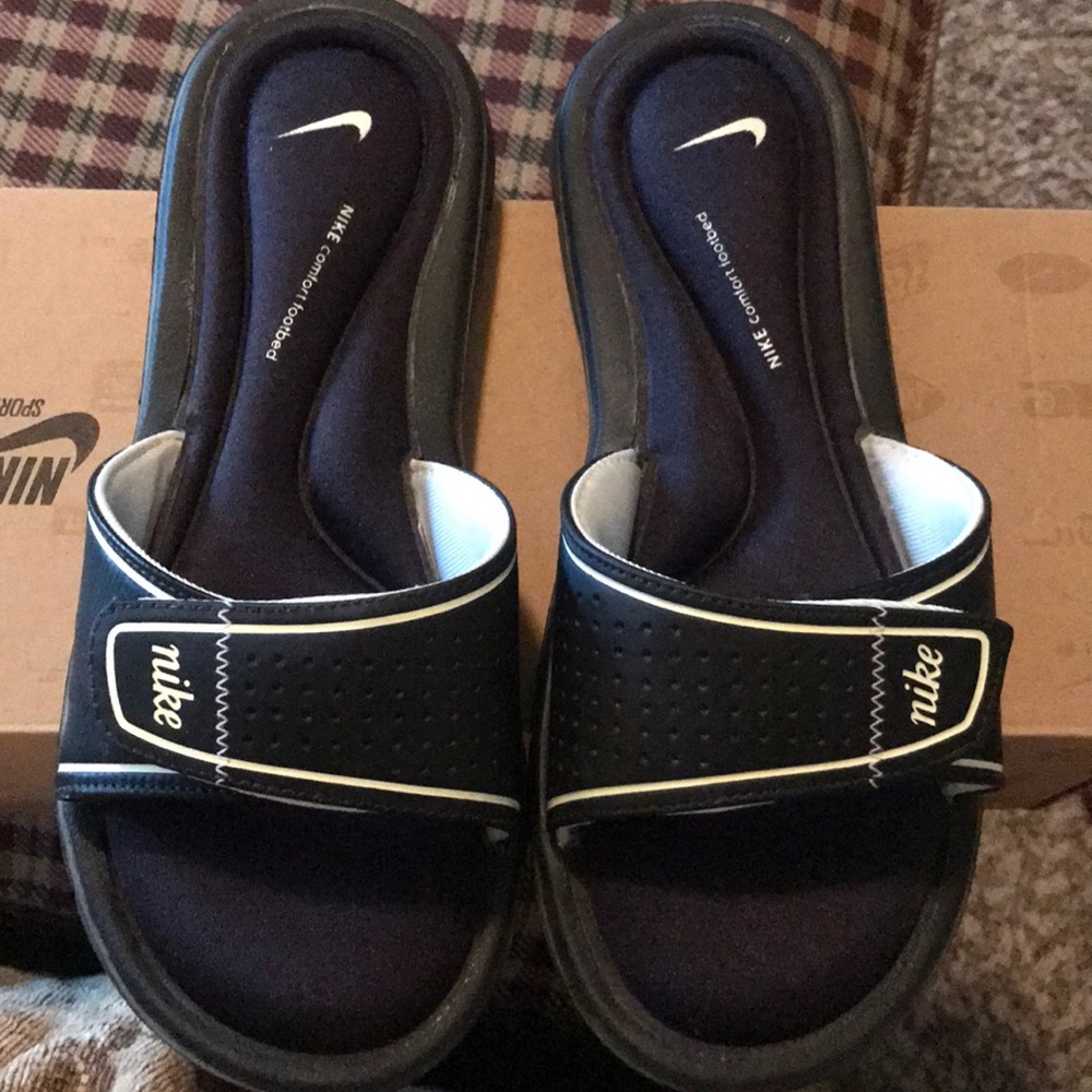 NWT Nike was comfort slide size 7